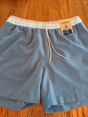 Chubbies Men's Light Blue Swim Trunks with Pink Accent
